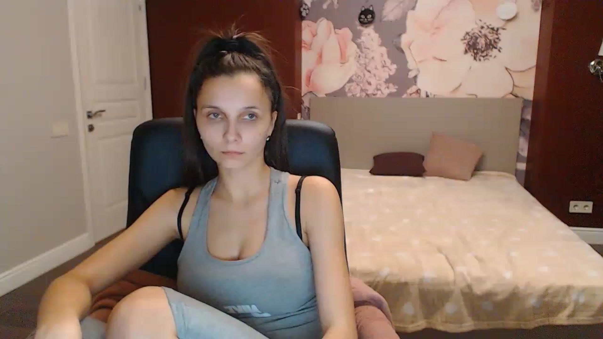 Gallery image thumbnail from Karina_Mils's myfreecams stream on, 12/21/2022, 15:10 image 12 of 20