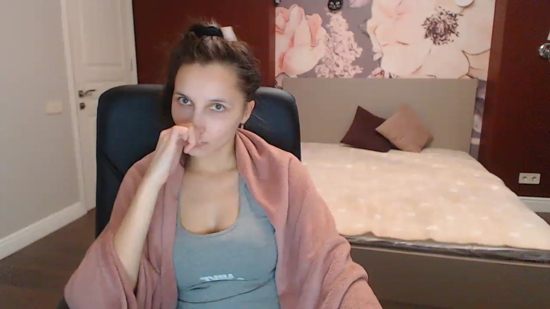 Gallery image thumbnail from Karina_Mils's myfreecams stream on, 12/22/2022, 10:00 image 13 of 20