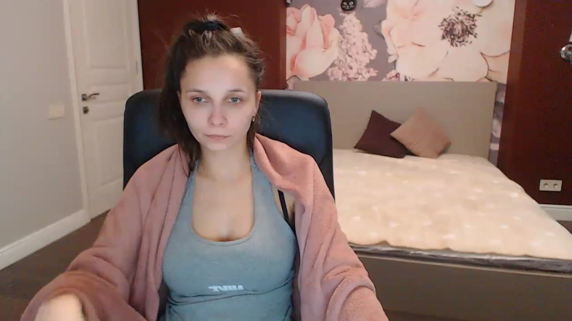 Gallery image thumbnail from Karina_Mils's myfreecams stream on, 12/22/2022, 10:00 image 19 of 20