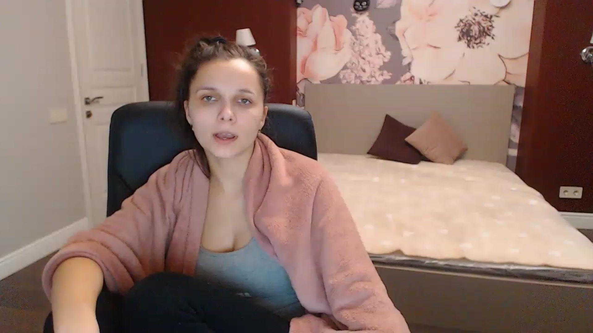 Gallery image thumbnail from Karina_Mils's myfreecams stream on, 12/22/2022, 10:00 image 5 of 20