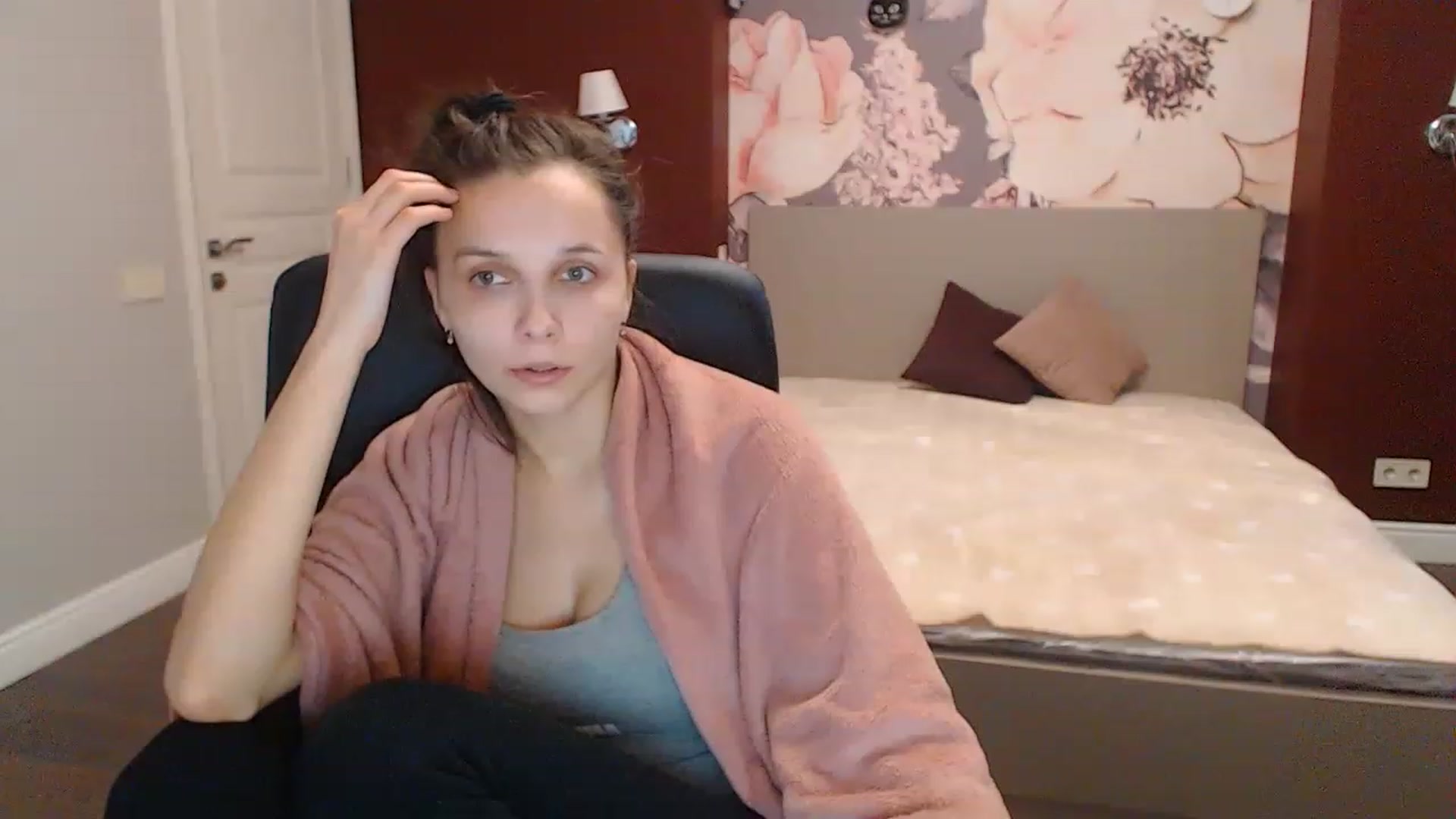 Gallery image thumbnail from Karina_Mils's myfreecams stream on, 12/22/2022, 10:00 image 8 of 20