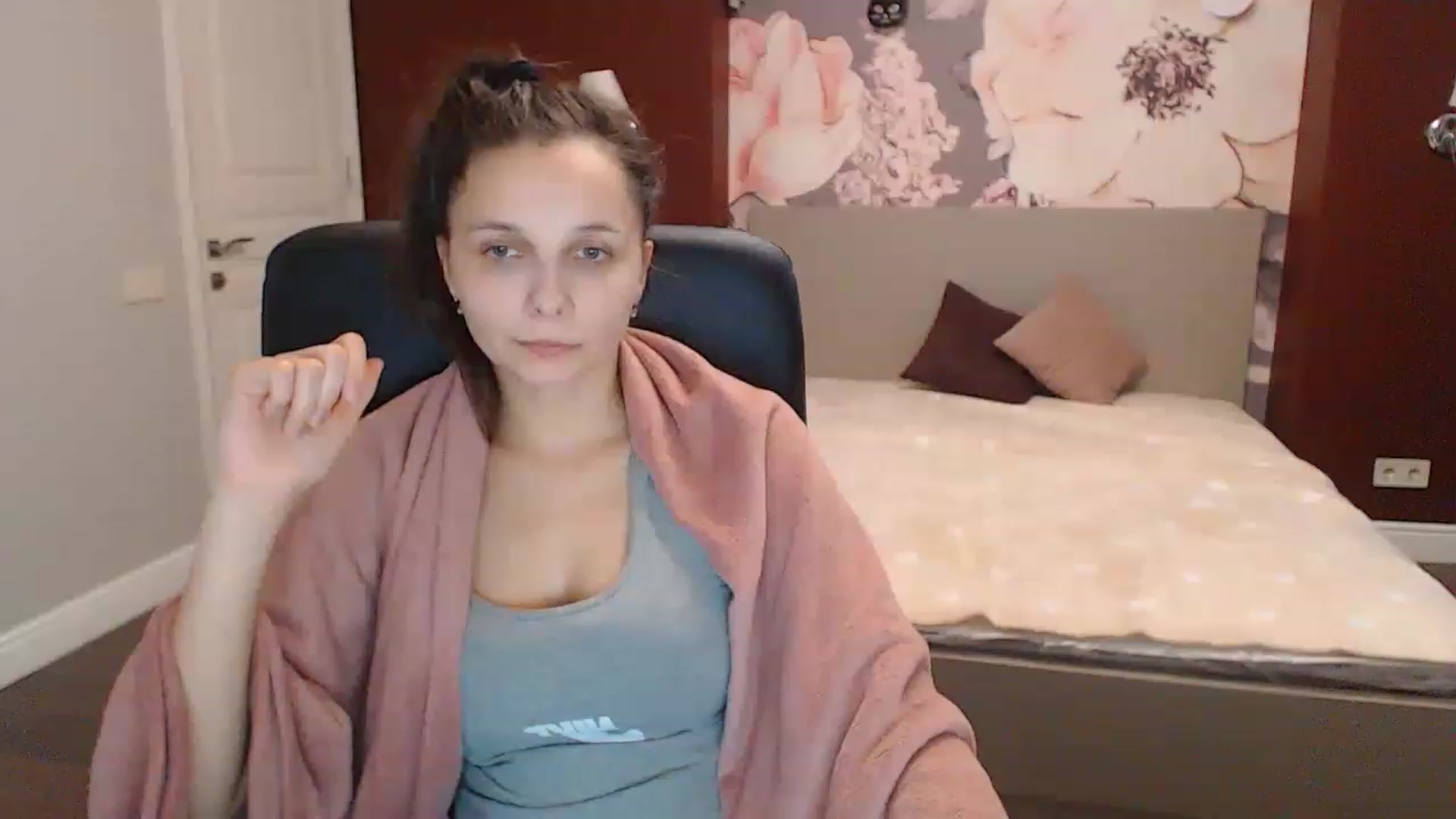 Gallery image thumbnail from Karina_Mils's myfreecams stream on, 12/22/2022, 10:00 image 11 of 20