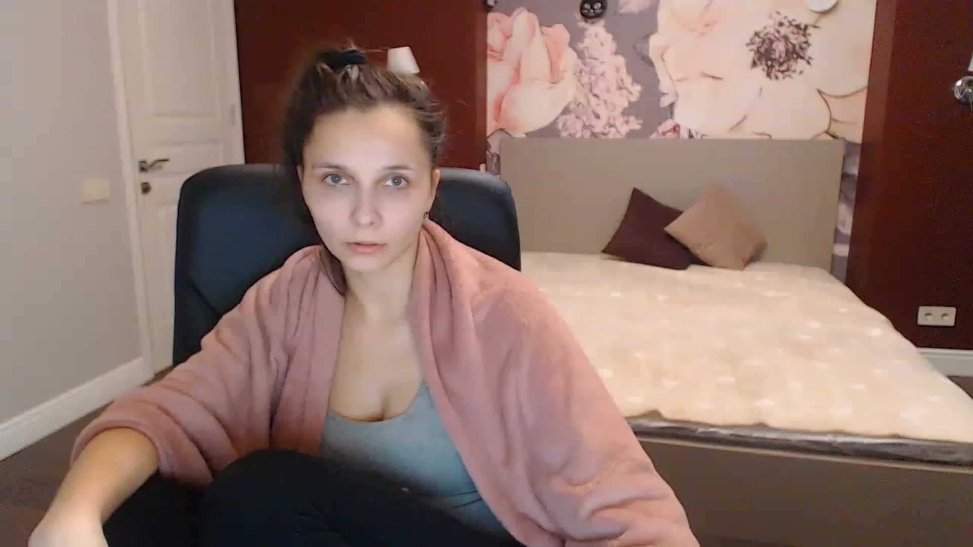 Gallery image thumbnail from Karina_Mils's myfreecams stream on, 12/22/2022, 10:00 image 7 of 20