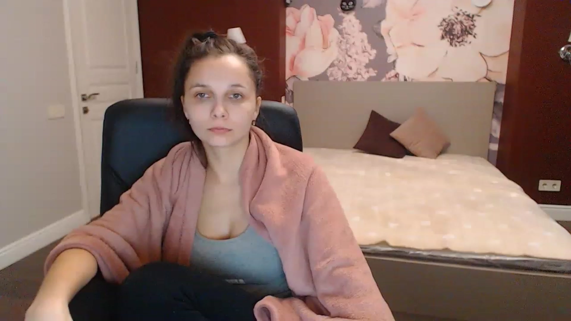 Gallery image thumbnail from Karina_Mils's myfreecams stream on, 12/22/2022, 10:00 image 4 of 20