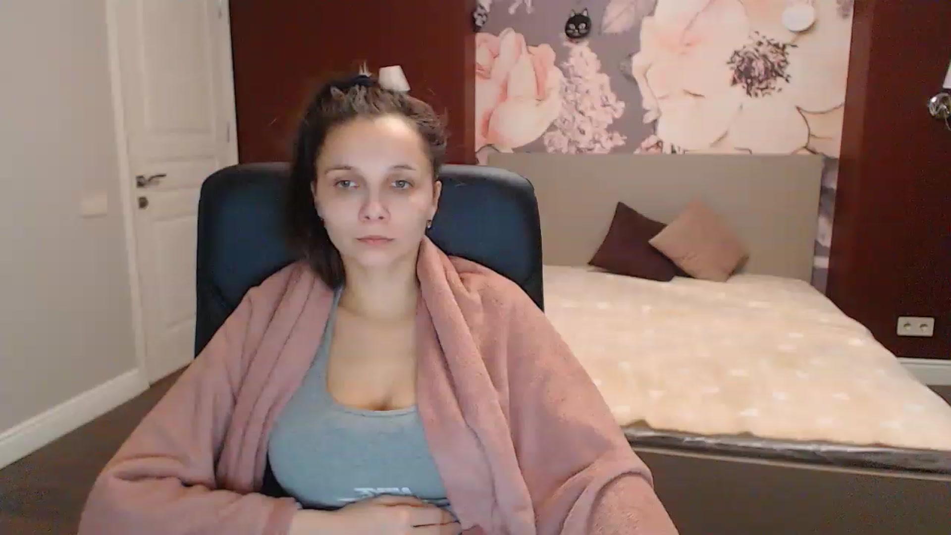 Gallery image thumbnail from Karina_Mils's myfreecams stream on, 12/22/2022, 10:53 image 4 of 20