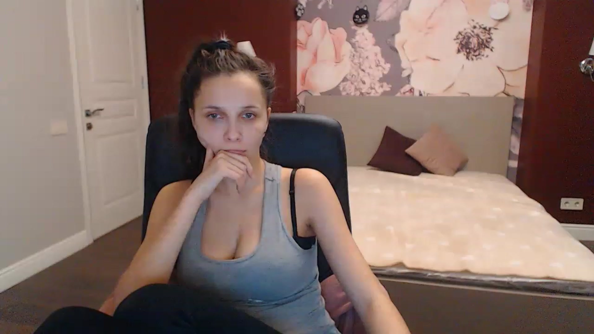 Gallery image thumbnail from Karina_Mils's myfreecams stream on, 12/22/2022, 10:53 image 3 of 20