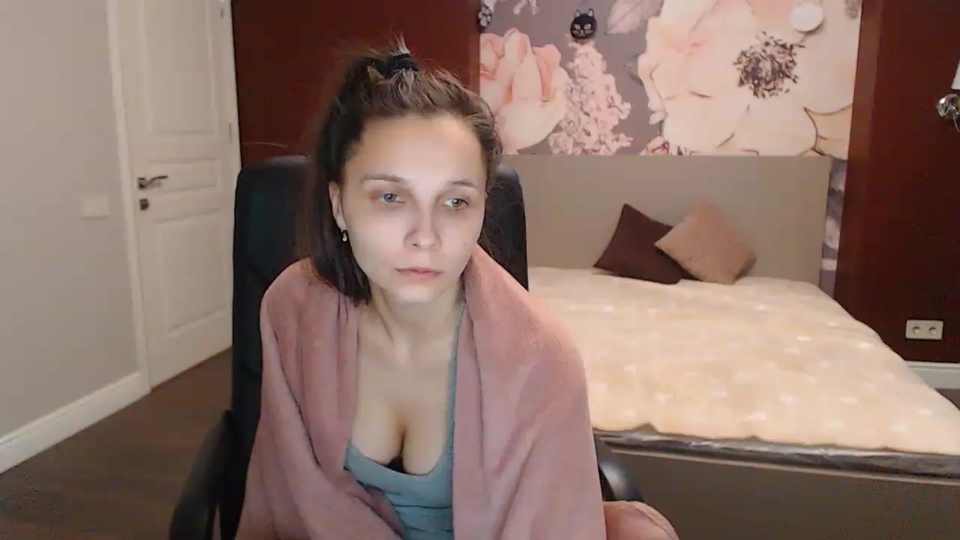 Gallery image thumbnail from Karina_Mils's myfreecams stream on, 12/22/2022, 10:53 image 19 of 20