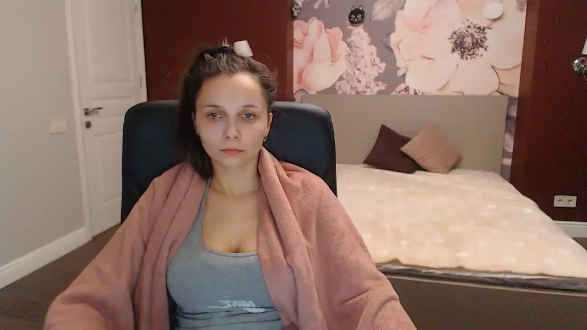 Gallery image thumbnail from Karina_Mils's myfreecams stream on, 12/22/2022, 10:53 image 5 of 20