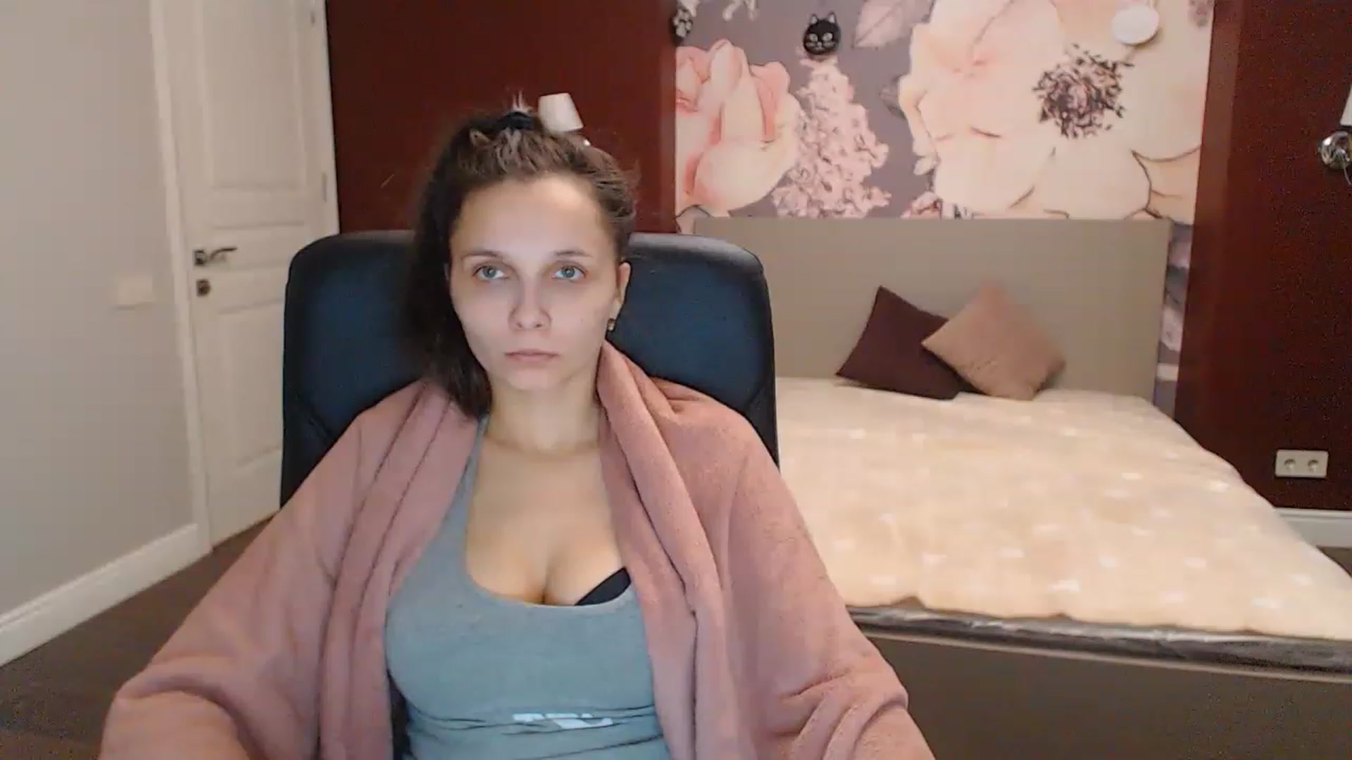 Gallery image thumbnail from Karina_Mils's myfreecams stream on, 12/22/2022, 10:53 image 7 of 20