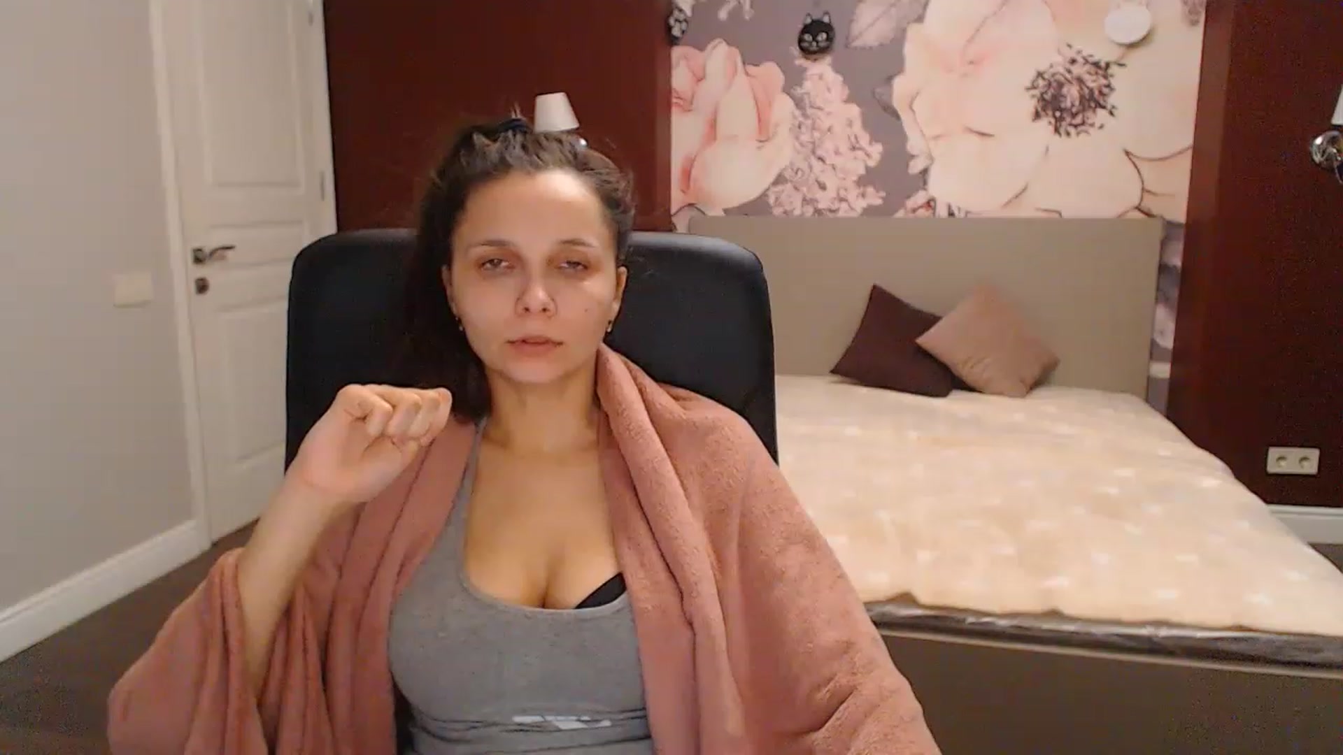 Gallery image thumbnail from Karina_Mils's myfreecams stream on, 12/22/2022, 10:53 image 10 of 20
