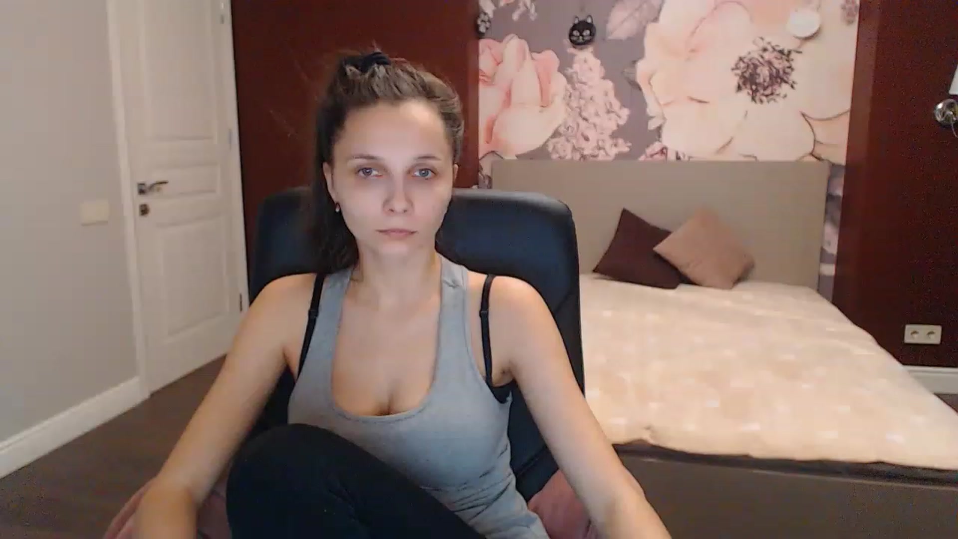 Gallery image thumbnail from Karina_Mils's myfreecams stream on, 12/22/2022, 11:32 image 6 of 20