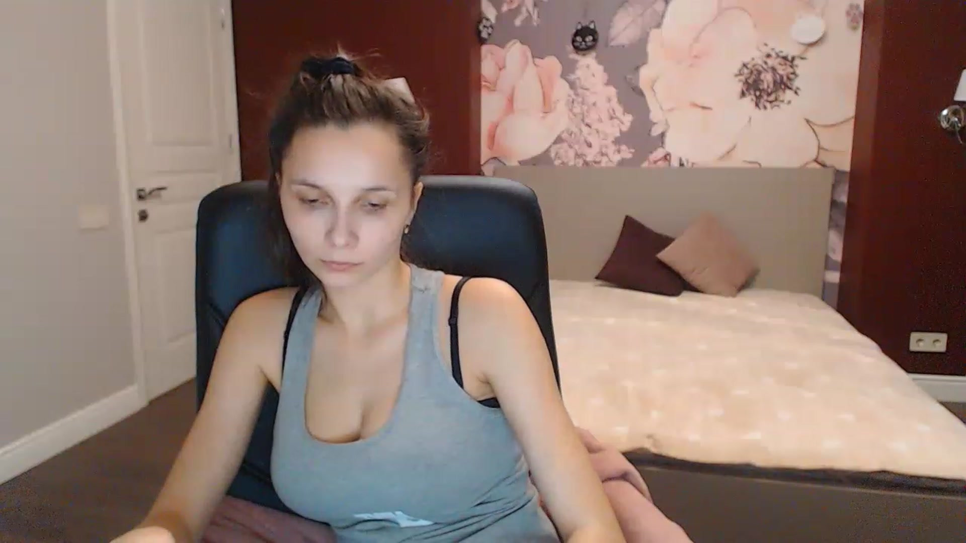 Gallery image thumbnail from Karina_Mils's myfreecams stream on, 12/22/2022, 11:32 image 19 of 20