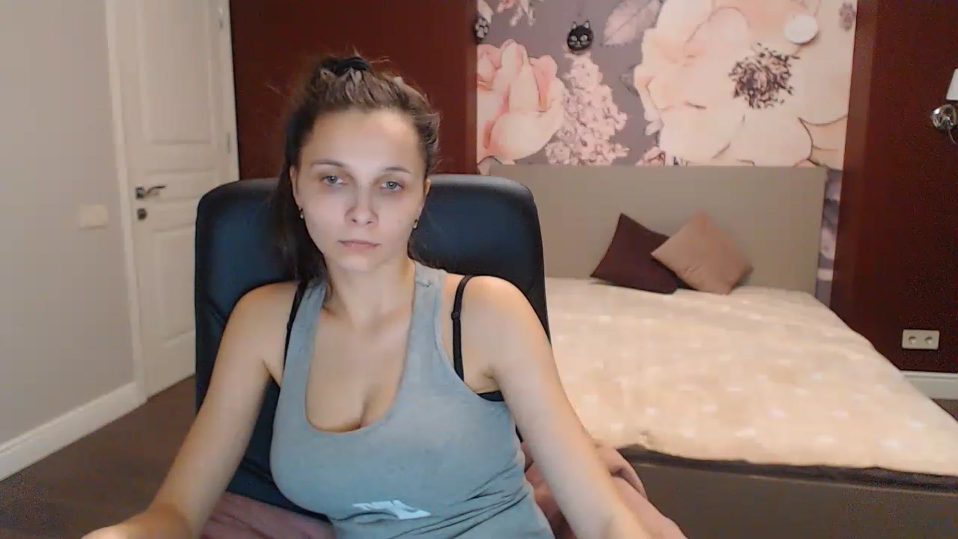 Gallery image thumbnail from Karina_Mils's myfreecams stream on, 12/22/2022, 11:32 image 20 of 20