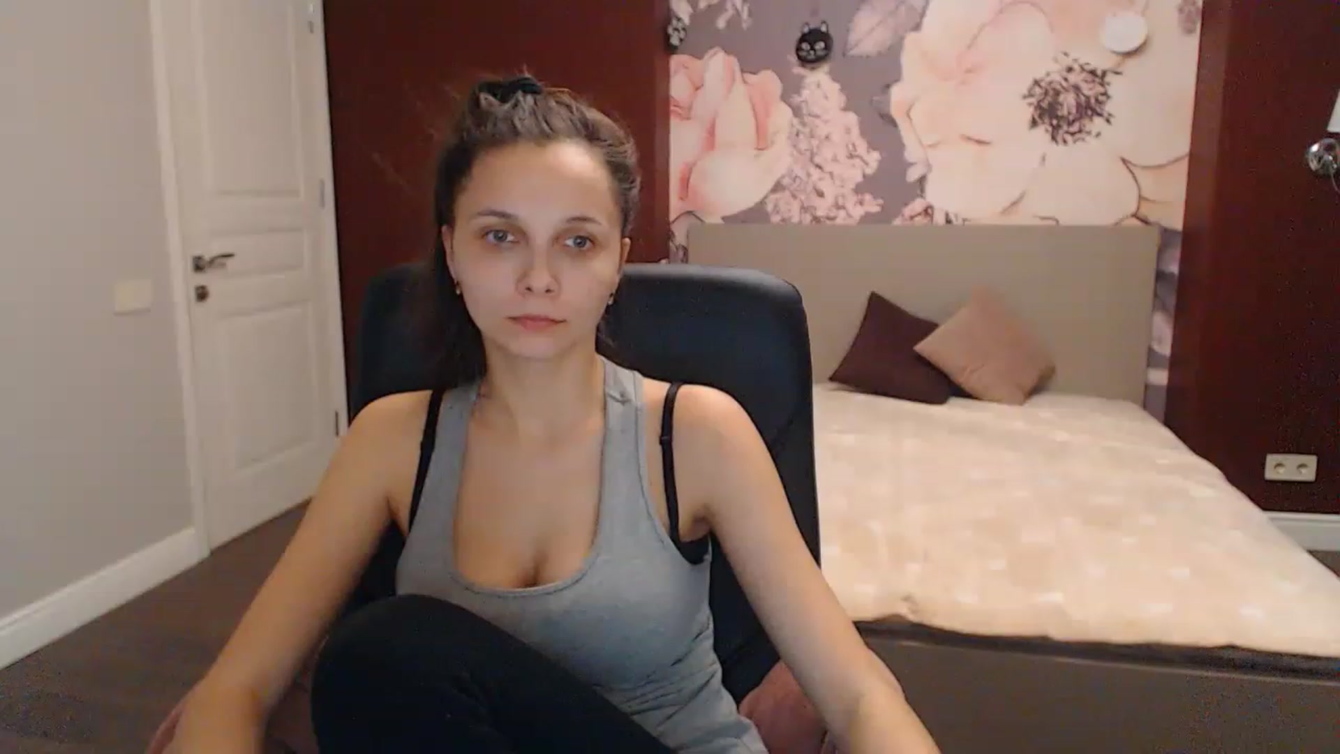 Gallery image thumbnail from Karina_Mils's myfreecams stream on, 12/22/2022, 11:32 image 8 of 20