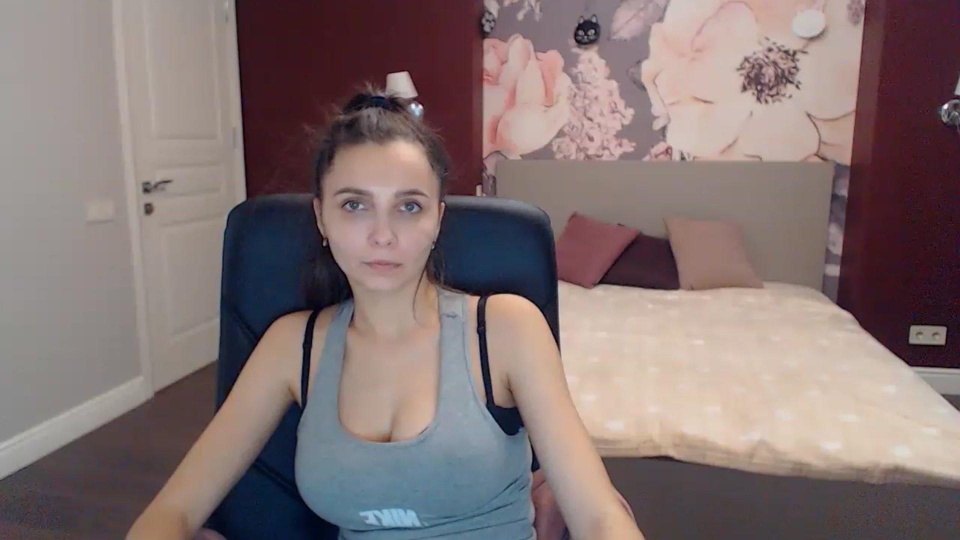 Gallery image thumbnail from Karina_Mils's myfreecams stream on, 12/23/2022, 11:41 image 12 of 20