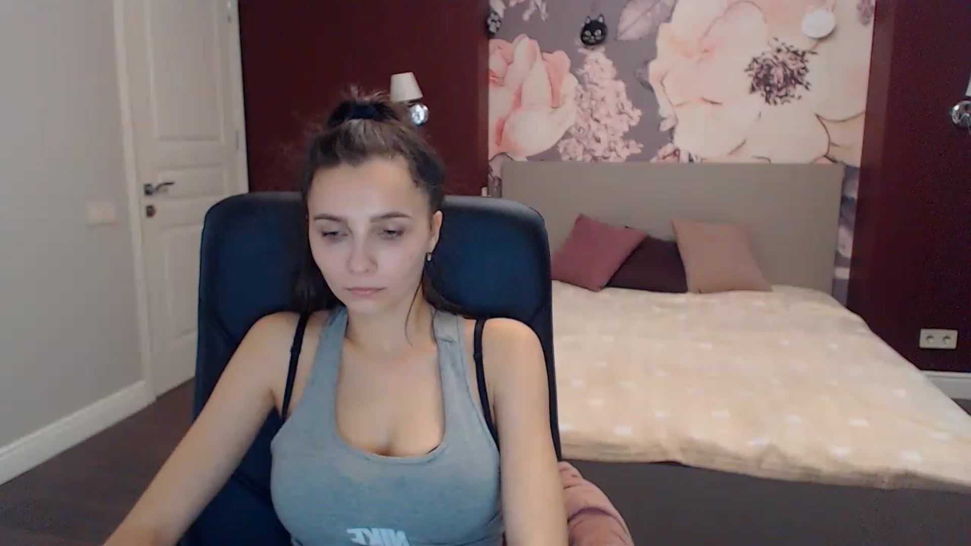 Gallery image thumbnail from Karina_Mils's myfreecams stream on, 12/23/2022, 11:41 image 15 of 20
