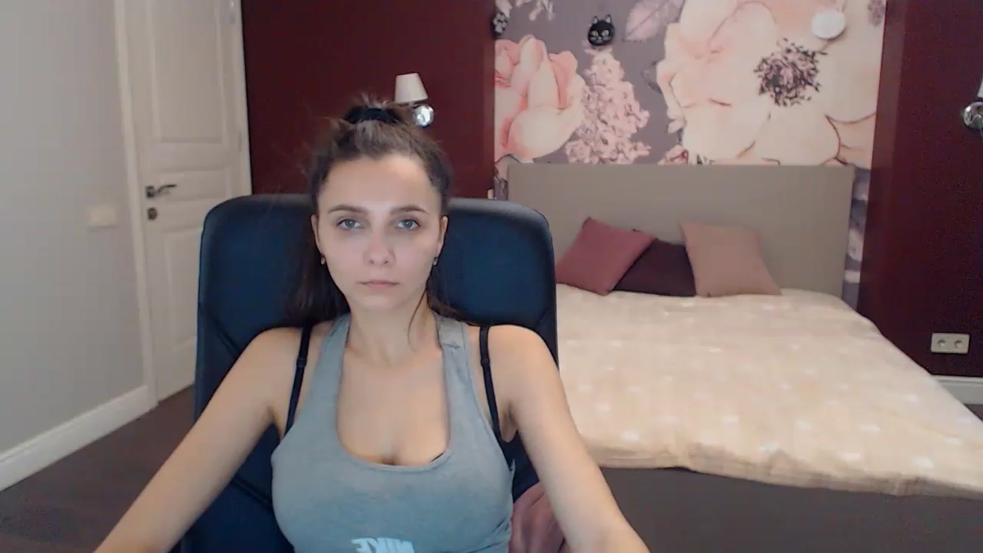 Gallery image thumbnail from Karina_Mils's myfreecams stream on, 12/23/2022, 11:41 image 20 of 20