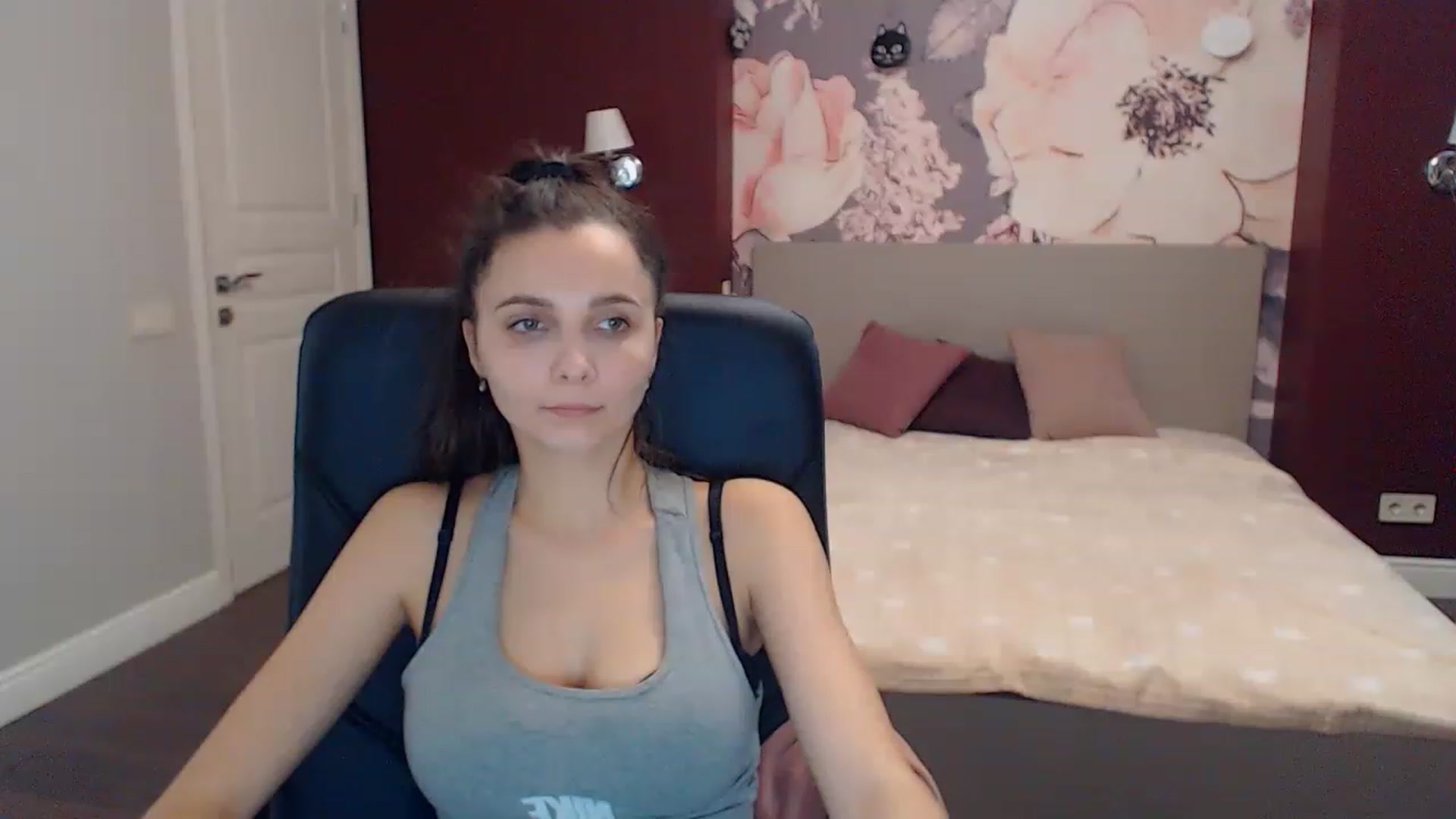 Gallery image thumbnail from Karina_Mils's myfreecams stream on, 12/23/2022, 11:41 image 19 of 20