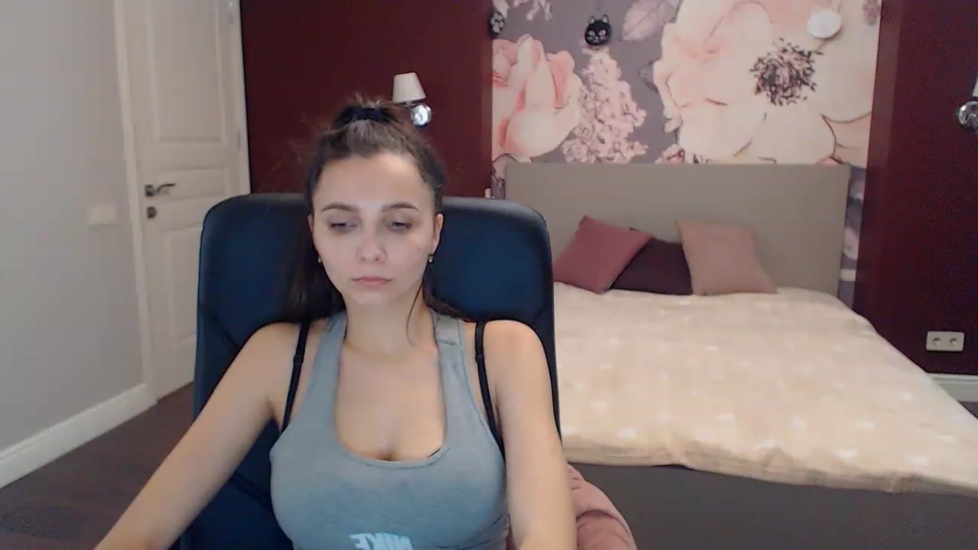 Gallery image thumbnail from Karina_Mils's myfreecams stream on, 12/23/2022, 11:41 image 18 of 20