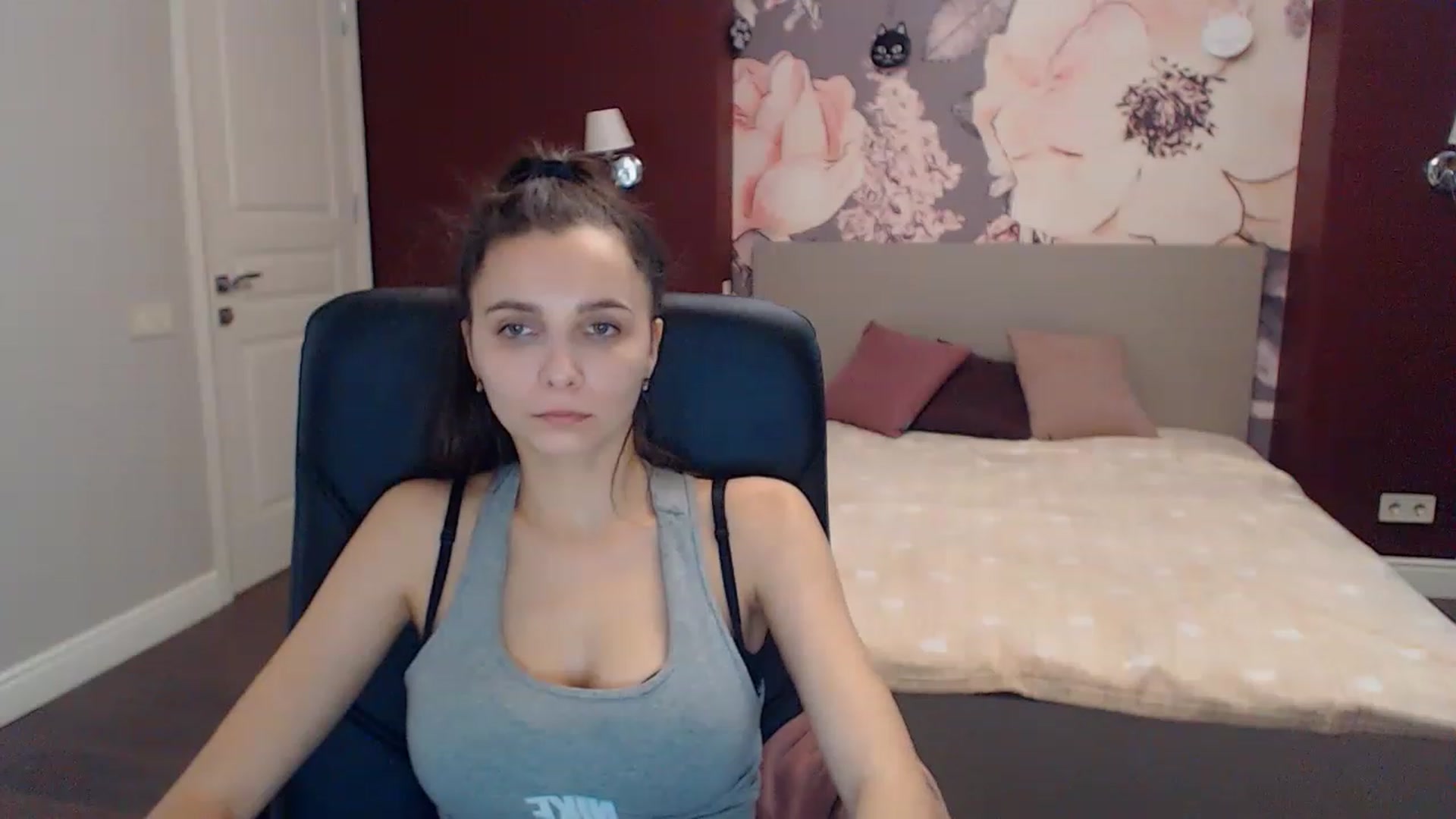 Gallery image thumbnail from Karina_Mils's myfreecams stream on, 12/23/2022, 11:41 image 17 of 20