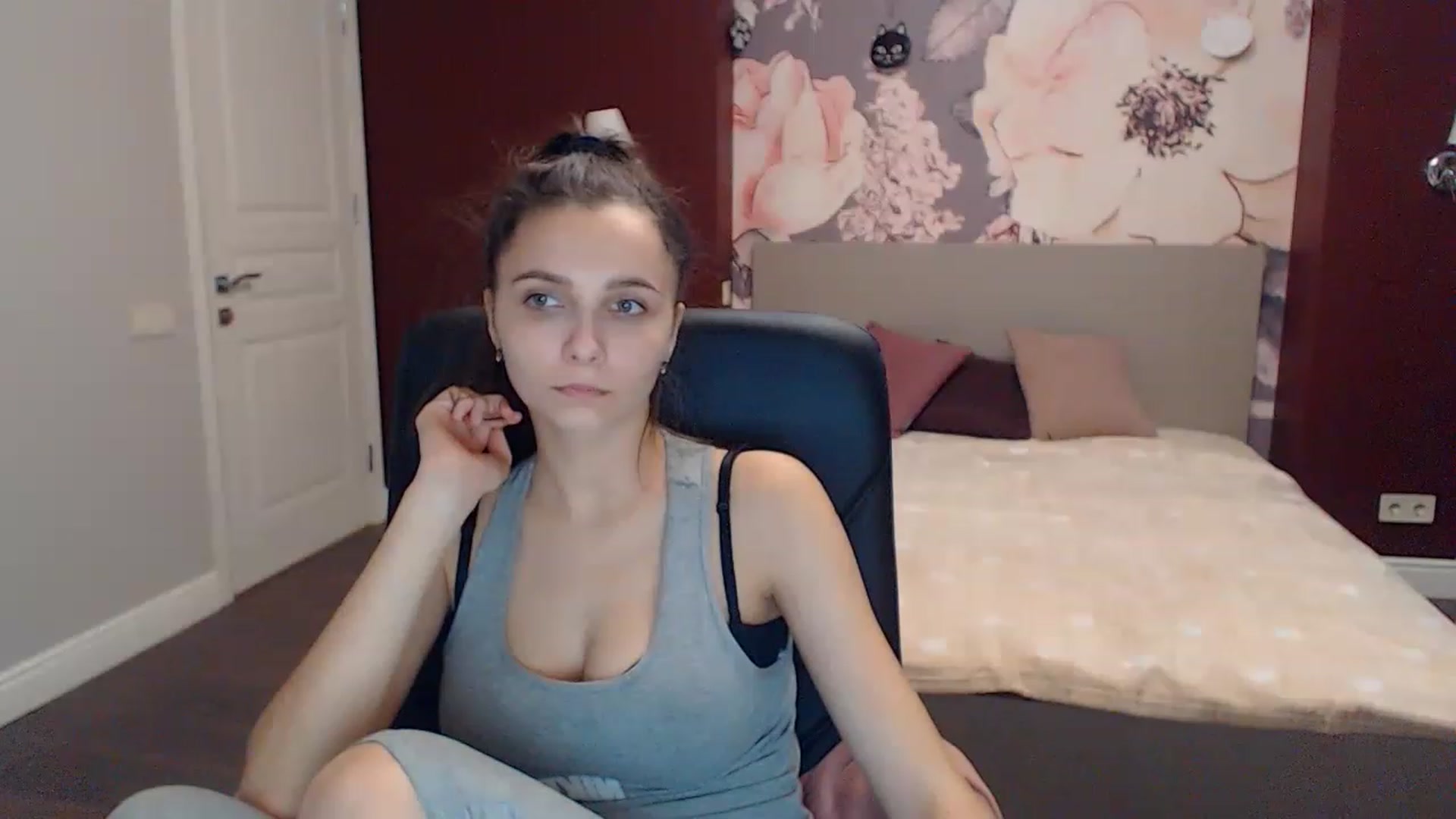 Gallery image thumbnail from Karina_Mils's myfreecams stream on, 12/23/2022, 11:41 image 6 of 20