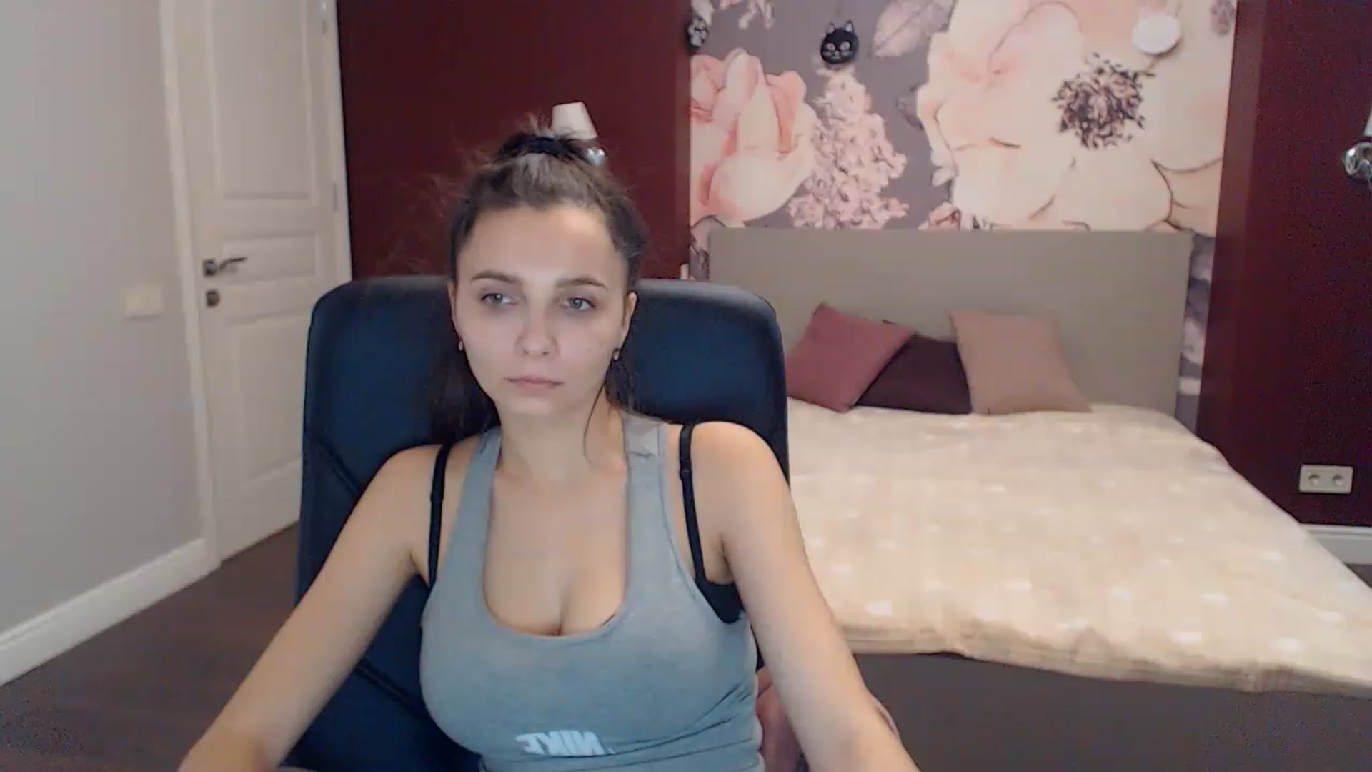 Gallery image thumbnail from Karina_Mils's myfreecams stream on, 12/23/2022, 11:41 image 14 of 20
