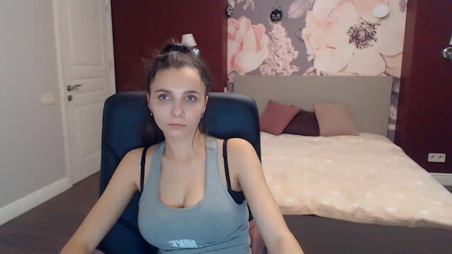 Gallery image thumbnail from Karina_Mils's myfreecams stream on, 12/23/2022, 11:41 image 13 of 20