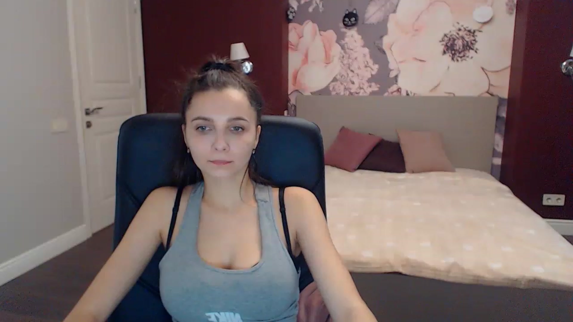 Gallery image thumbnail from Karina_Mils's myfreecams stream on, 12/23/2022, 11:41 image 16 of 20