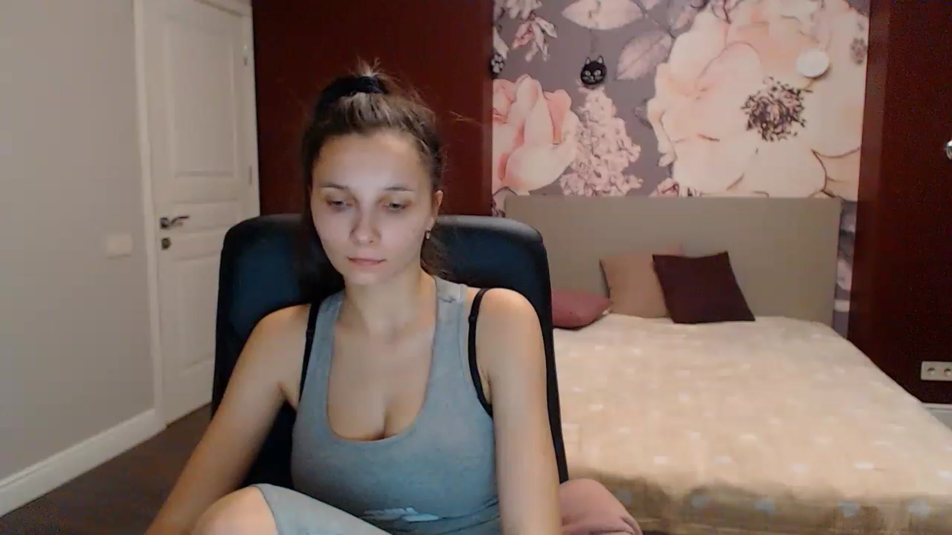 Gallery image thumbnail from Karina_Mils's myfreecams stream on, 12/25/2022, 10:31 image 17 of 20