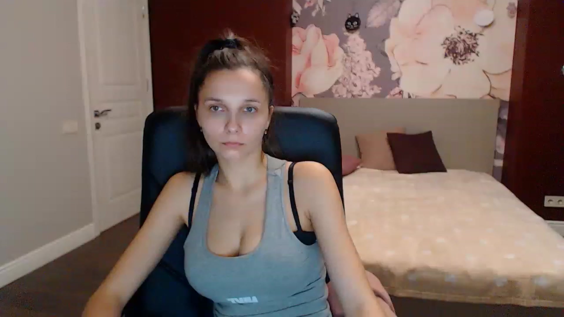 Gallery image thumbnail from Karina_Mils's myfreecams stream on, 12/25/2022, 10:31 image 11 of 20