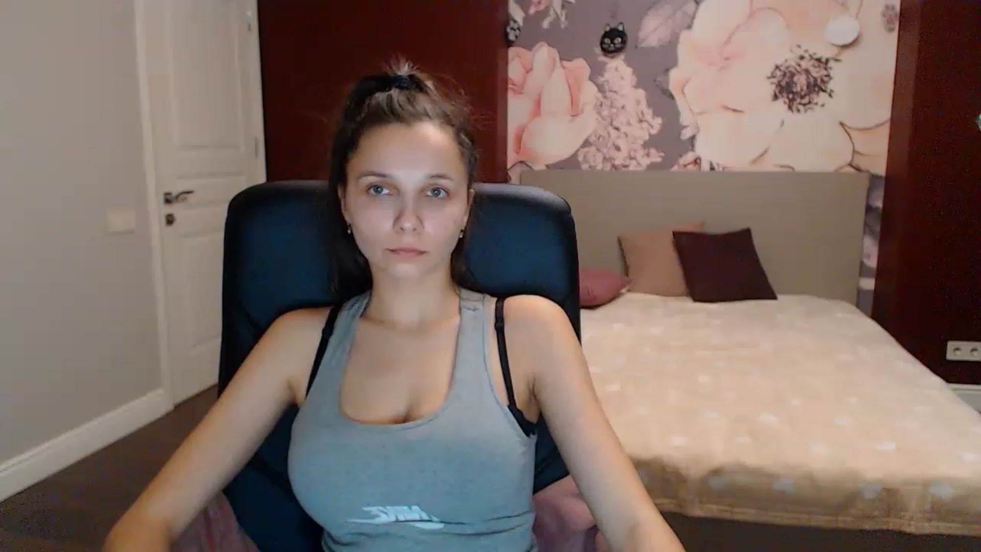 Gallery image thumbnail from Karina_Mils's myfreecams stream on, 12/25/2022, 10:31 image 5 of 20