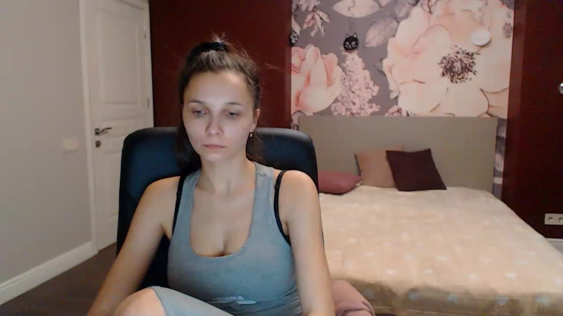 Gallery image thumbnail from Karina_Mils's myfreecams stream on, 12/25/2022, 10:31 image 15 of 20