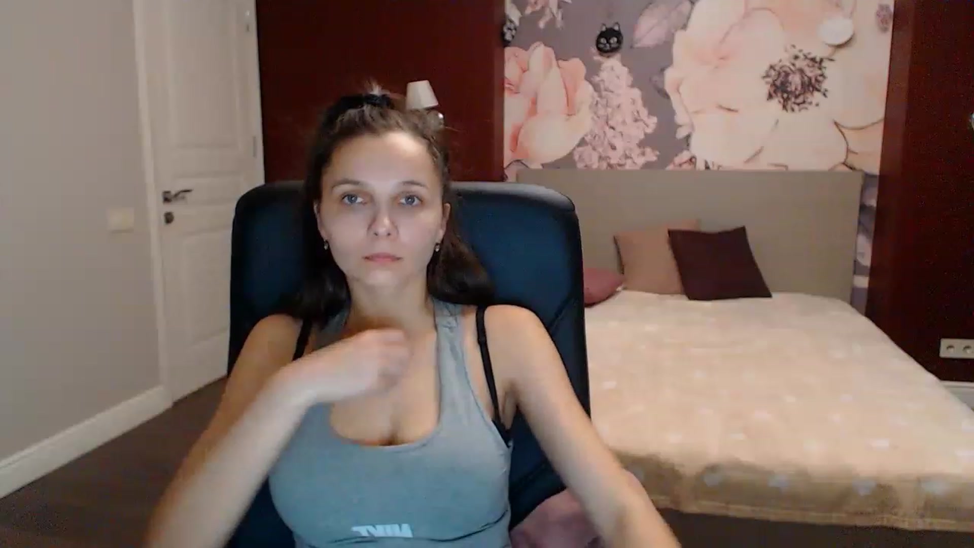 Gallery image thumbnail from Karina_Mils's myfreecams stream on, 12/25/2022, 10:31 image 12 of 20
