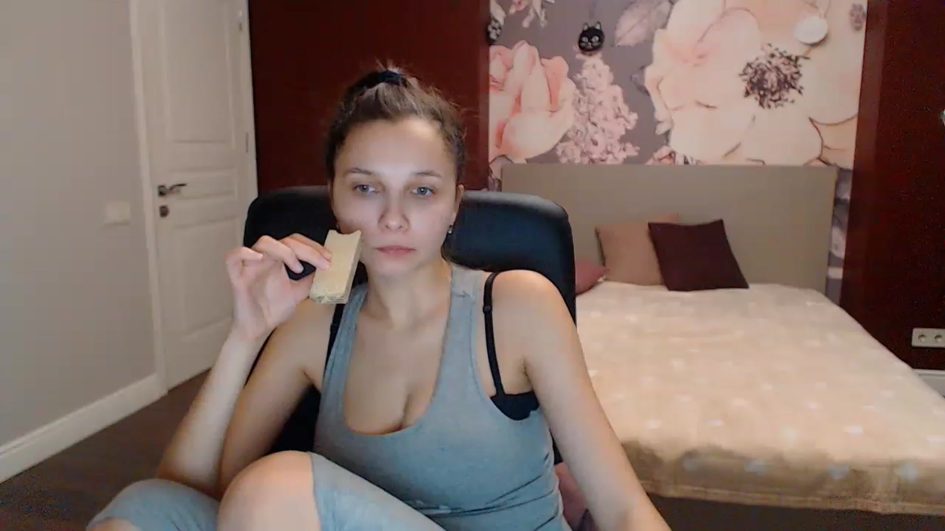 Gallery image thumbnail from Karina_Mils's myfreecams stream on, 12/25/2022, 10:31 image 2 of 20