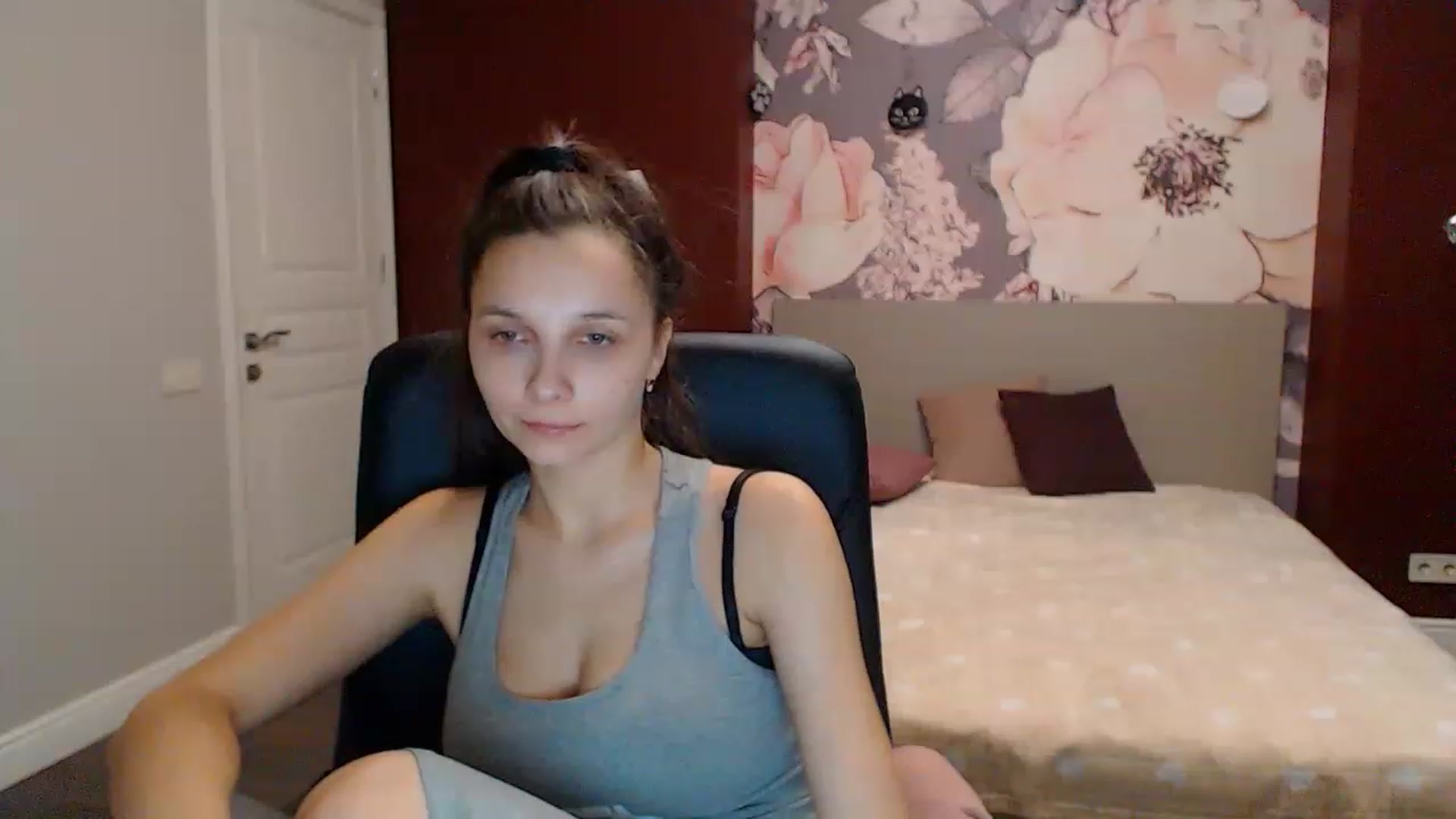 Gallery image thumbnail from Karina_Mils's myfreecams stream on, 12/25/2022, 10:31 image 19 of 20