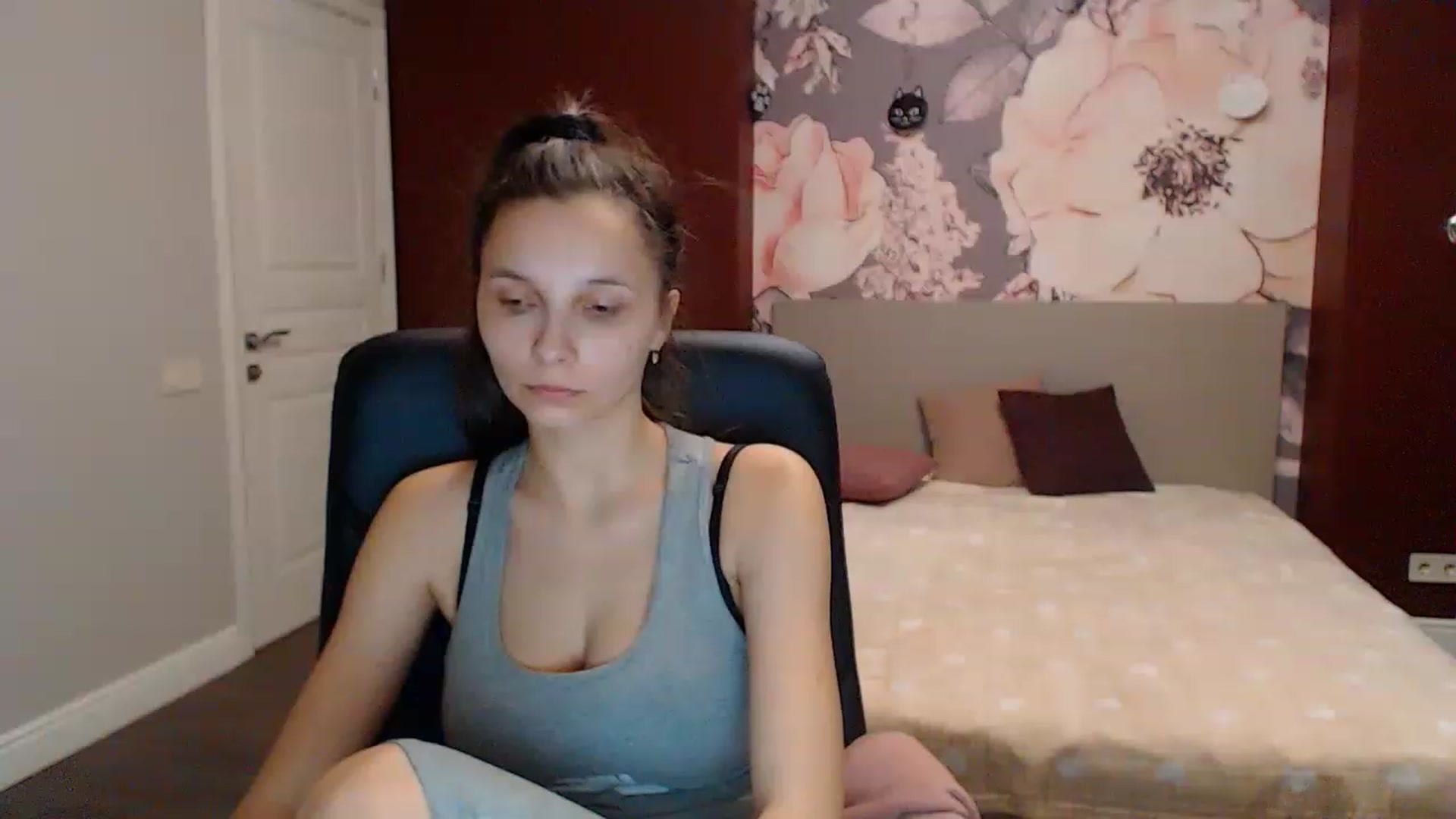 Gallery image thumbnail from Karina_Mils's myfreecams stream on, 12/25/2022, 10:31 image 16 of 20