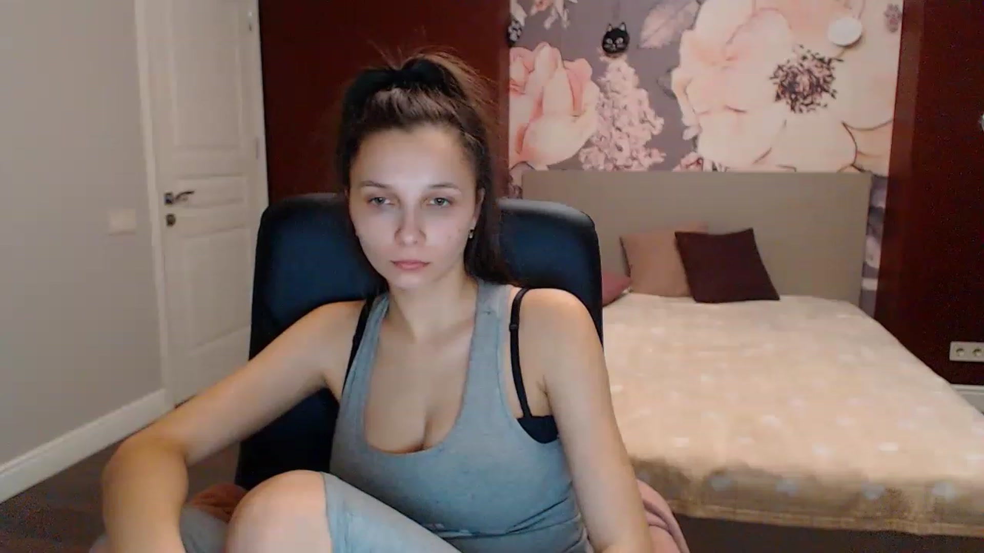 Gallery image thumbnail from Karina_Mils's myfreecams stream on, 12/25/2022, 10:31 image 3 of 20