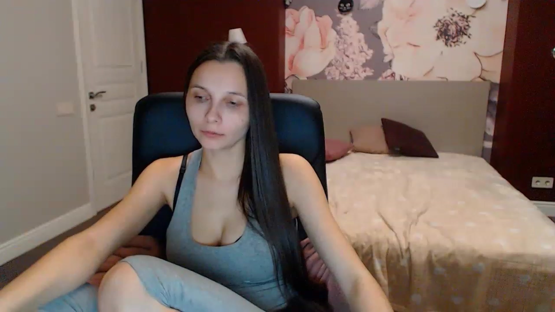Gallery image thumbnail from Karina_Mils's myfreecams stream on, 12/25/2022, 13:21 image 10 of 20