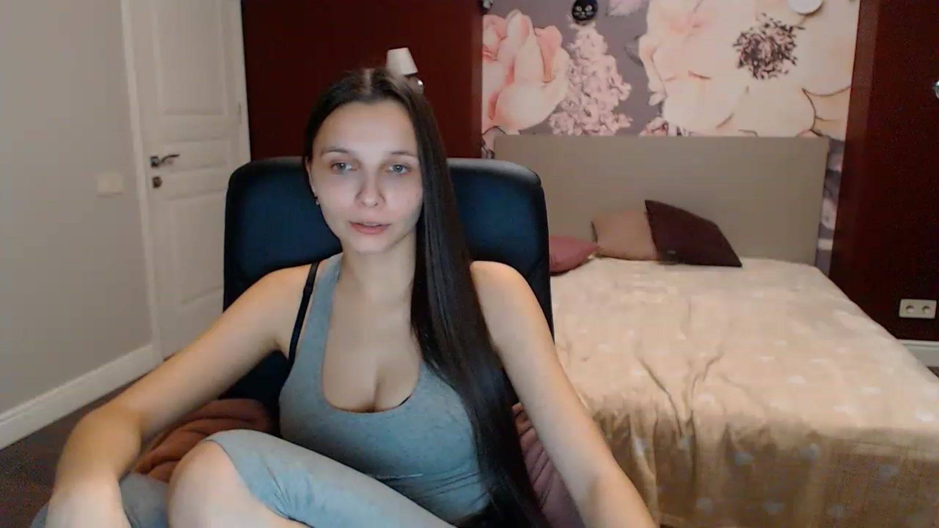 Gallery image thumbnail from Karina_Mils's myfreecams stream on, 12/25/2022, 13:21 image 5 of 20