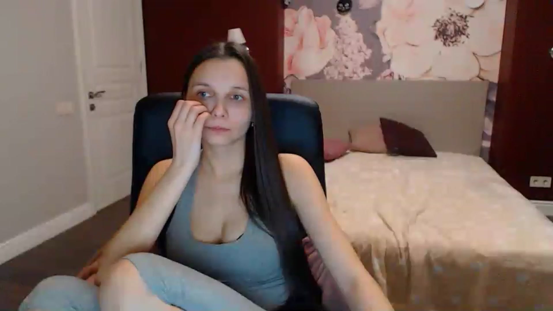 Gallery image thumbnail from Karina_Mils's myfreecams stream on, 12/25/2022, 13:21 image 6 of 20