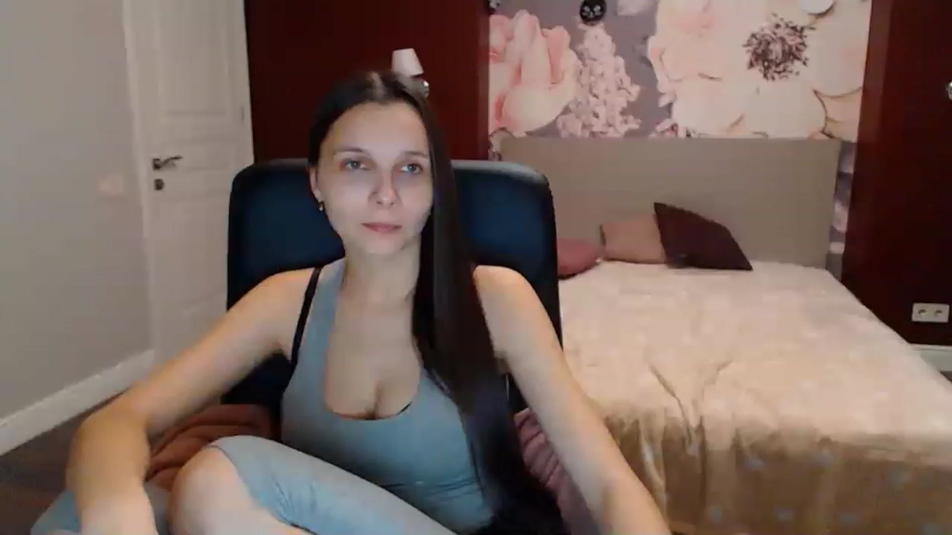 Gallery image thumbnail from Karina_Mils's myfreecams stream on, 12/25/2022, 13:21 image 7 of 20