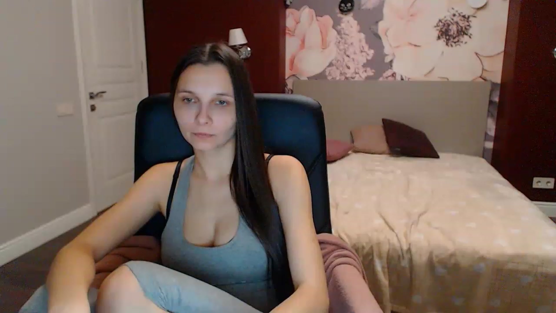 Gallery image thumbnail from Karina_Mils's myfreecams stream on, 12/25/2022, 13:21 image 18 of 20