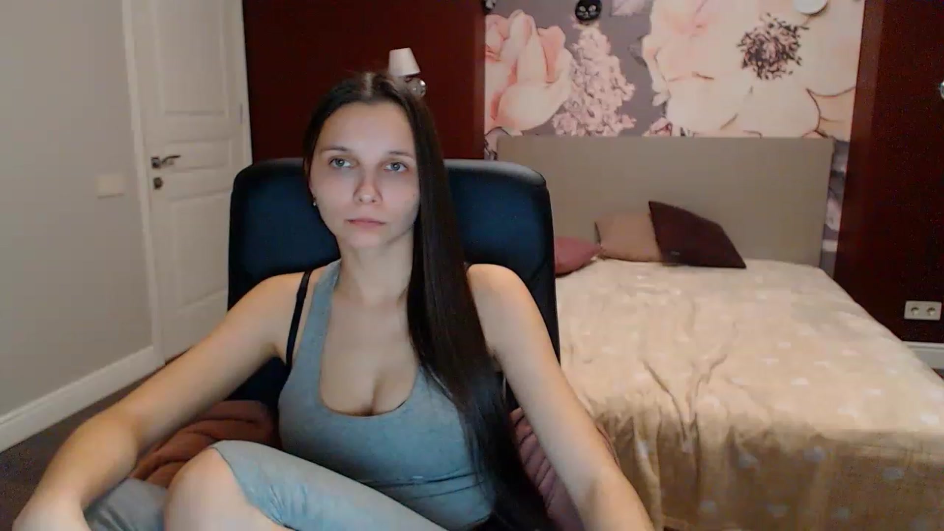 Gallery image thumbnail from Karina_Mils's myfreecams stream on, 12/25/2022, 13:21 image 14 of 20