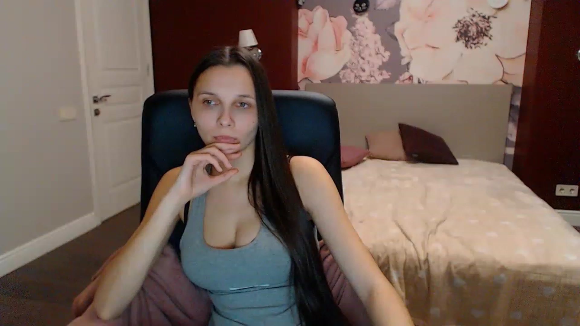 Gallery image thumbnail from Karina_Mils's myfreecams stream on, 12/25/2022, 13:21 image 19 of 20