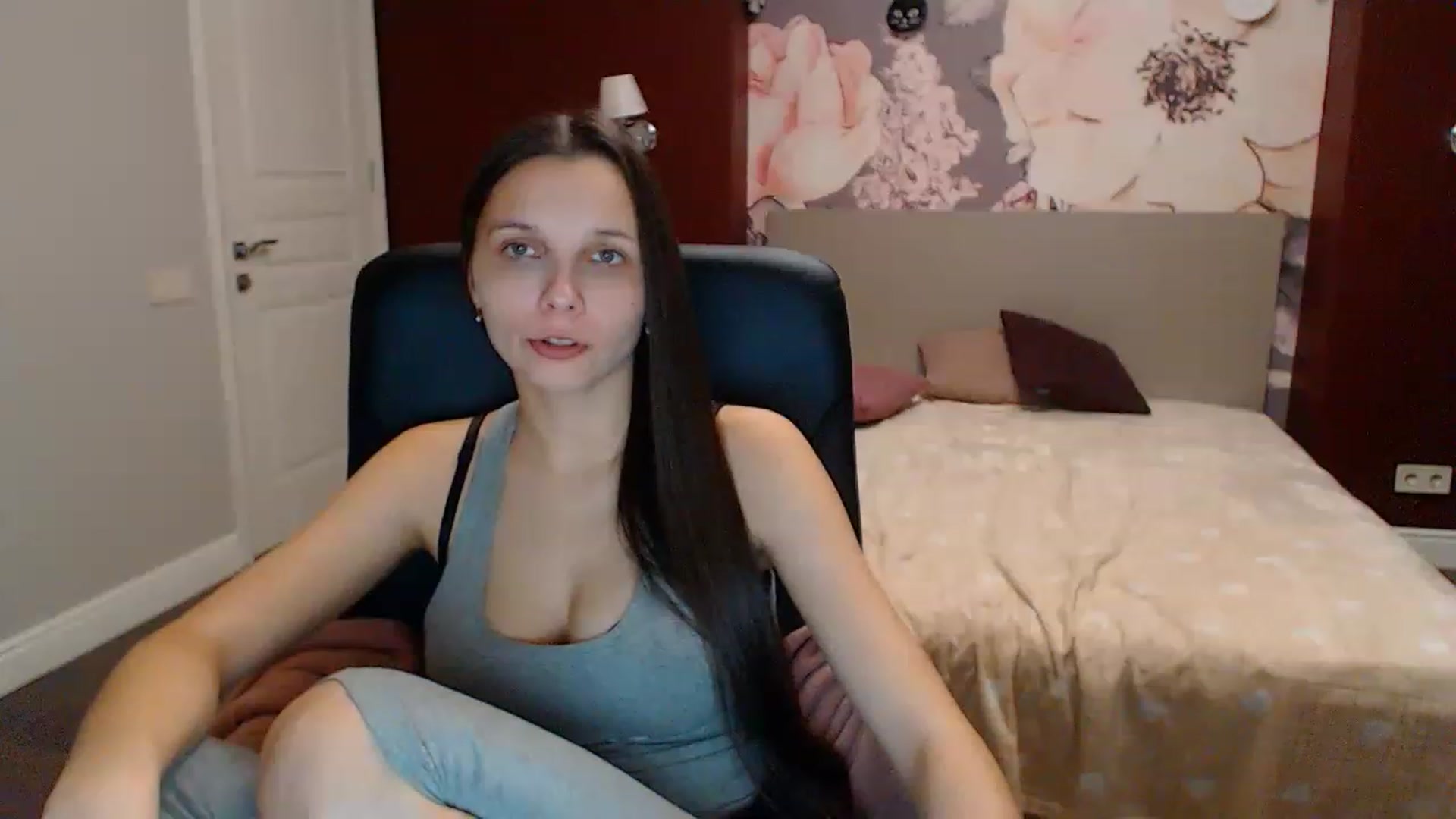 Gallery image thumbnail from Karina_Mils's myfreecams stream on, 12/25/2022, 13:21 image 11 of 20