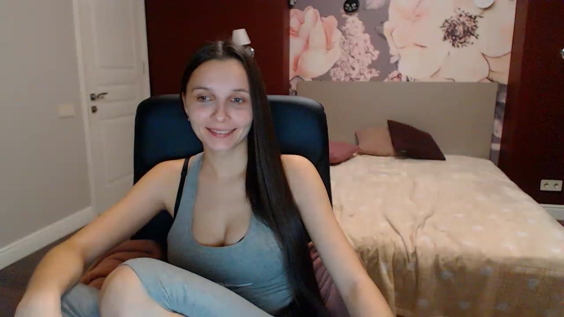 Gallery image thumbnail from Karina_Mils's myfreecams stream on, 12/25/2022, 13:21 image 4 of 20