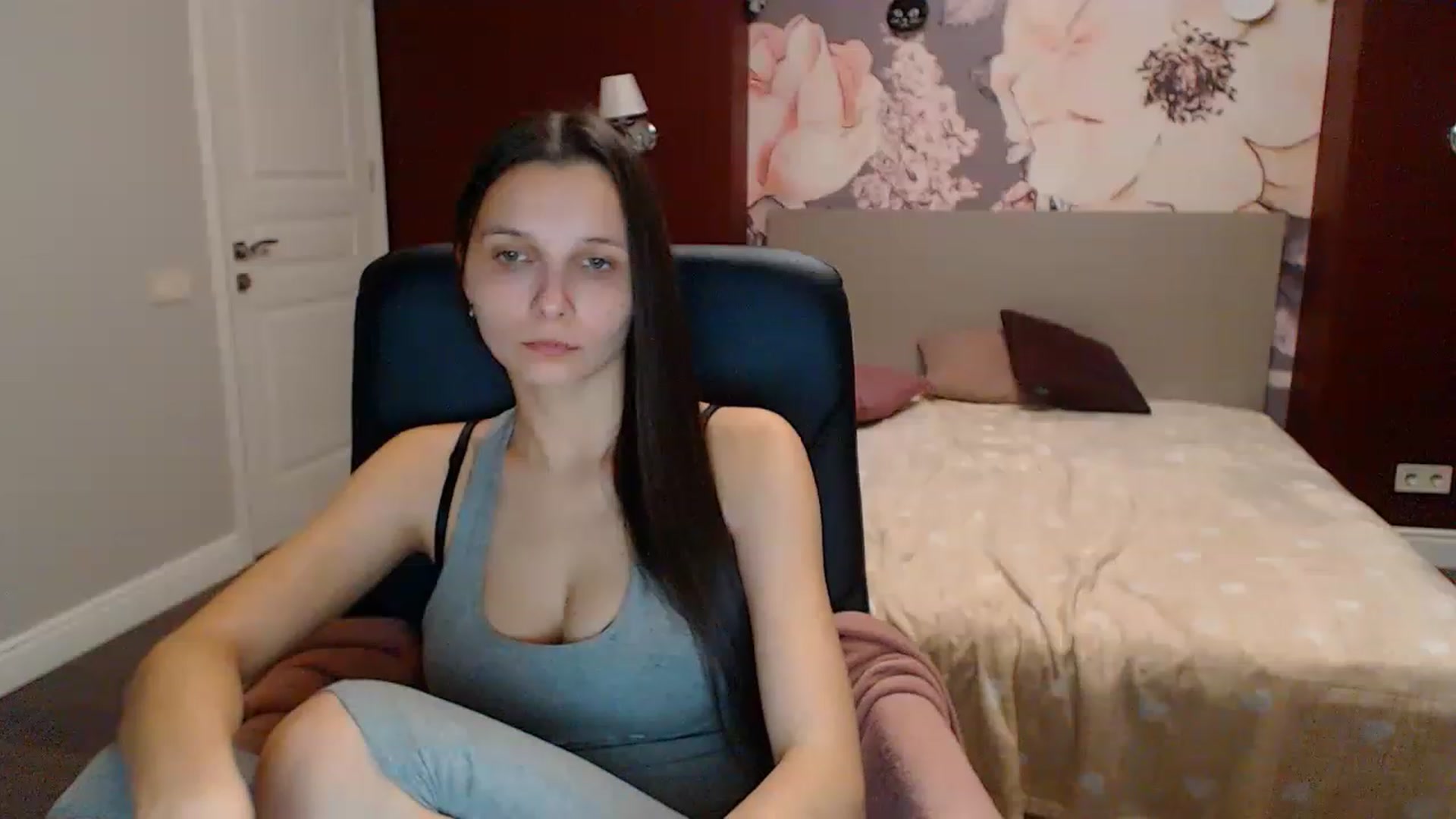 Gallery image thumbnail from Karina_Mils's myfreecams stream on, 12/25/2022, 13:21 image 15 of 20