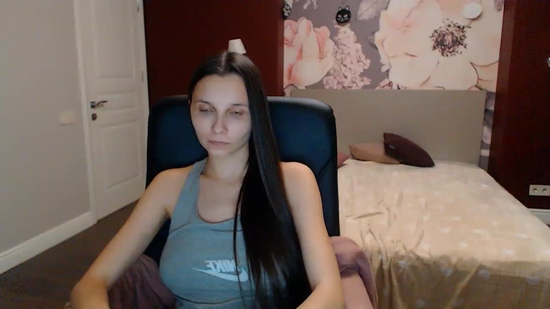 Gallery image thumbnail from Karina_Mils's myfreecams stream on, 12/25/2022, 16:16 image 17 of 20