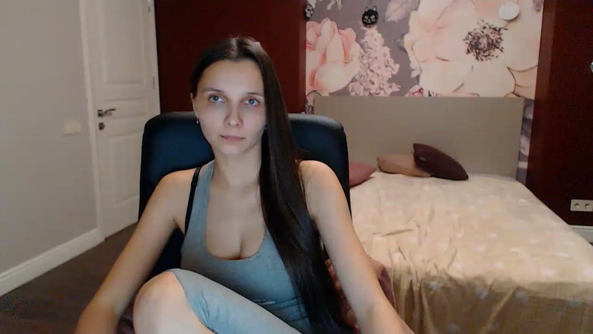Gallery image thumbnail from Karina_Mils's myfreecams stream on, 12/25/2022, 16:16 image 1 of 20