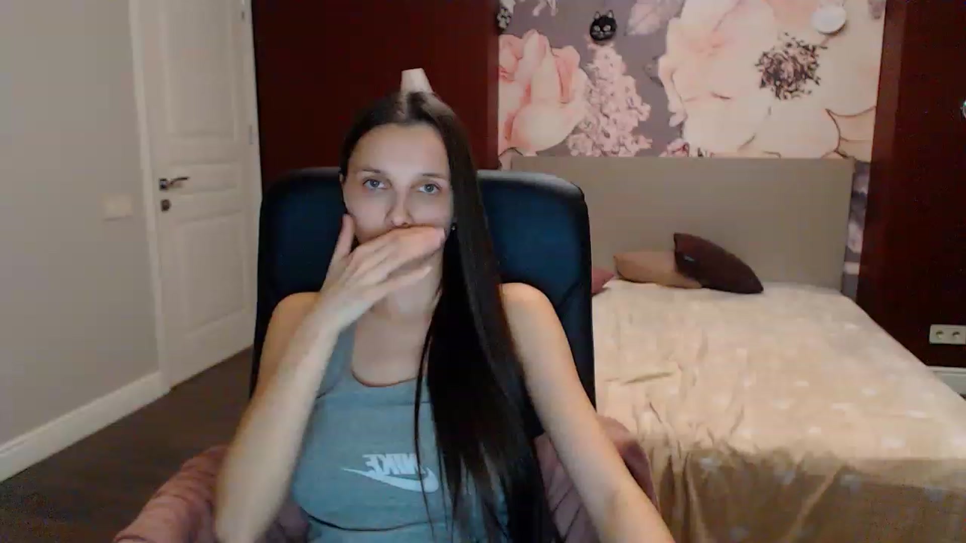 Gallery image thumbnail from Karina_Mils's myfreecams stream on, 12/25/2022, 16:16 image 16 of 20